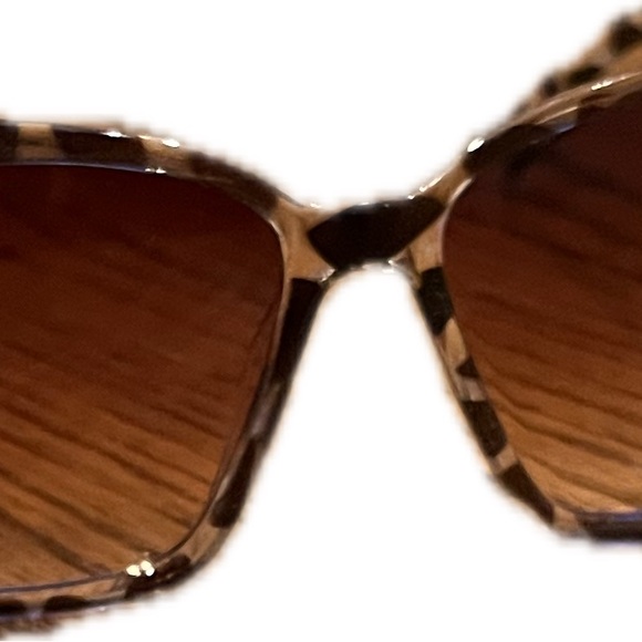 Sunglasses tortoiseshell design - Picture 4 of 4